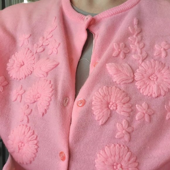 Vintage 60s Mod Bright Pink Knit Cardigan Sweater 3d Flowers Medium Pinup - Picture 3 of 10